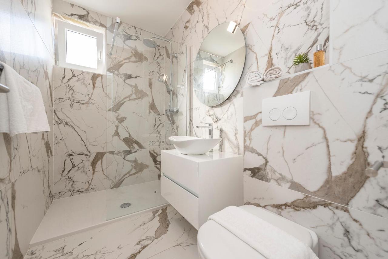 Mediteran Luxury Penthouse With Jacuzzi Мандре Экстерьер фото