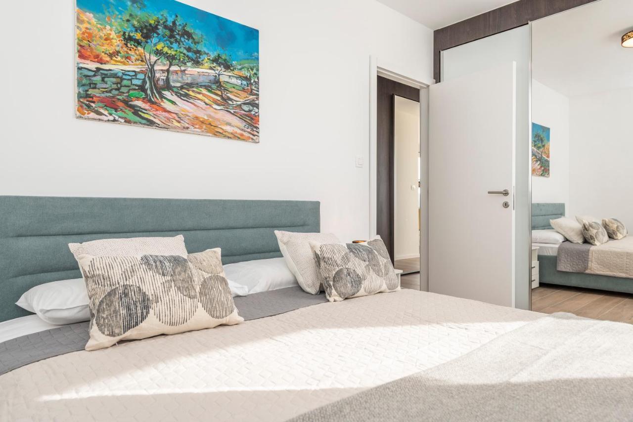 Mediteran Luxury Penthouse With Jacuzzi Мандре Экстерьер фото