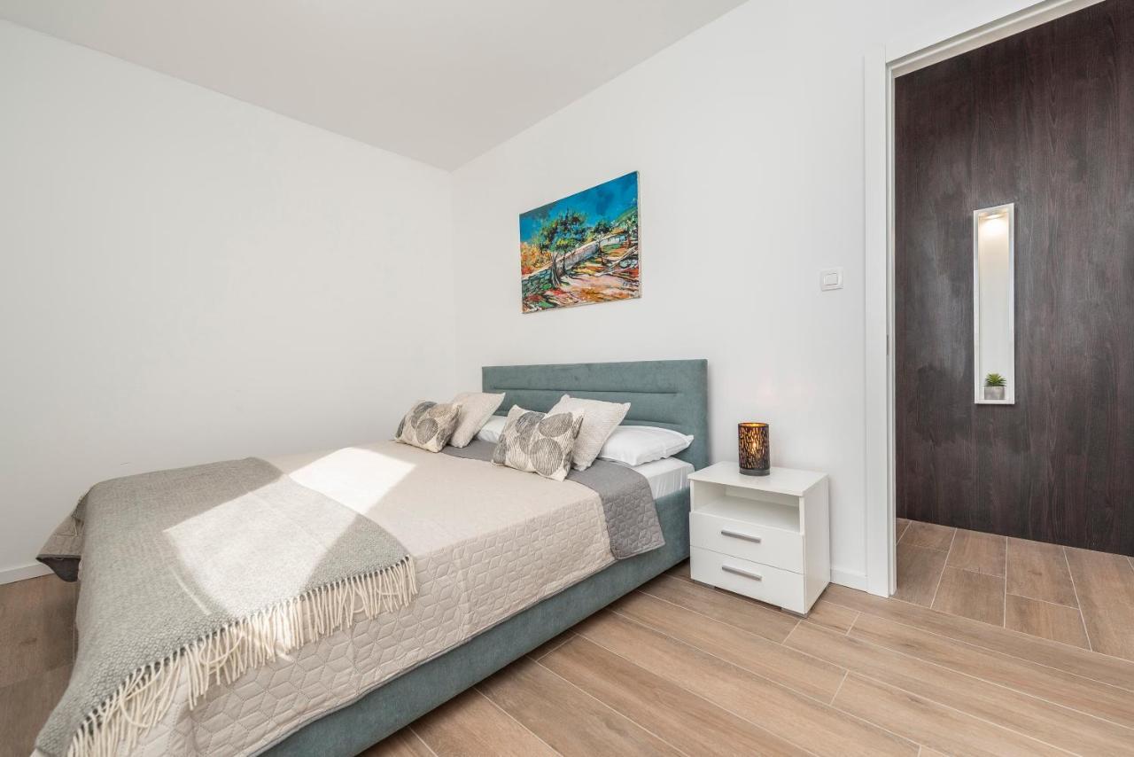 Mediteran Luxury Penthouse With Jacuzzi Мандре Экстерьер фото